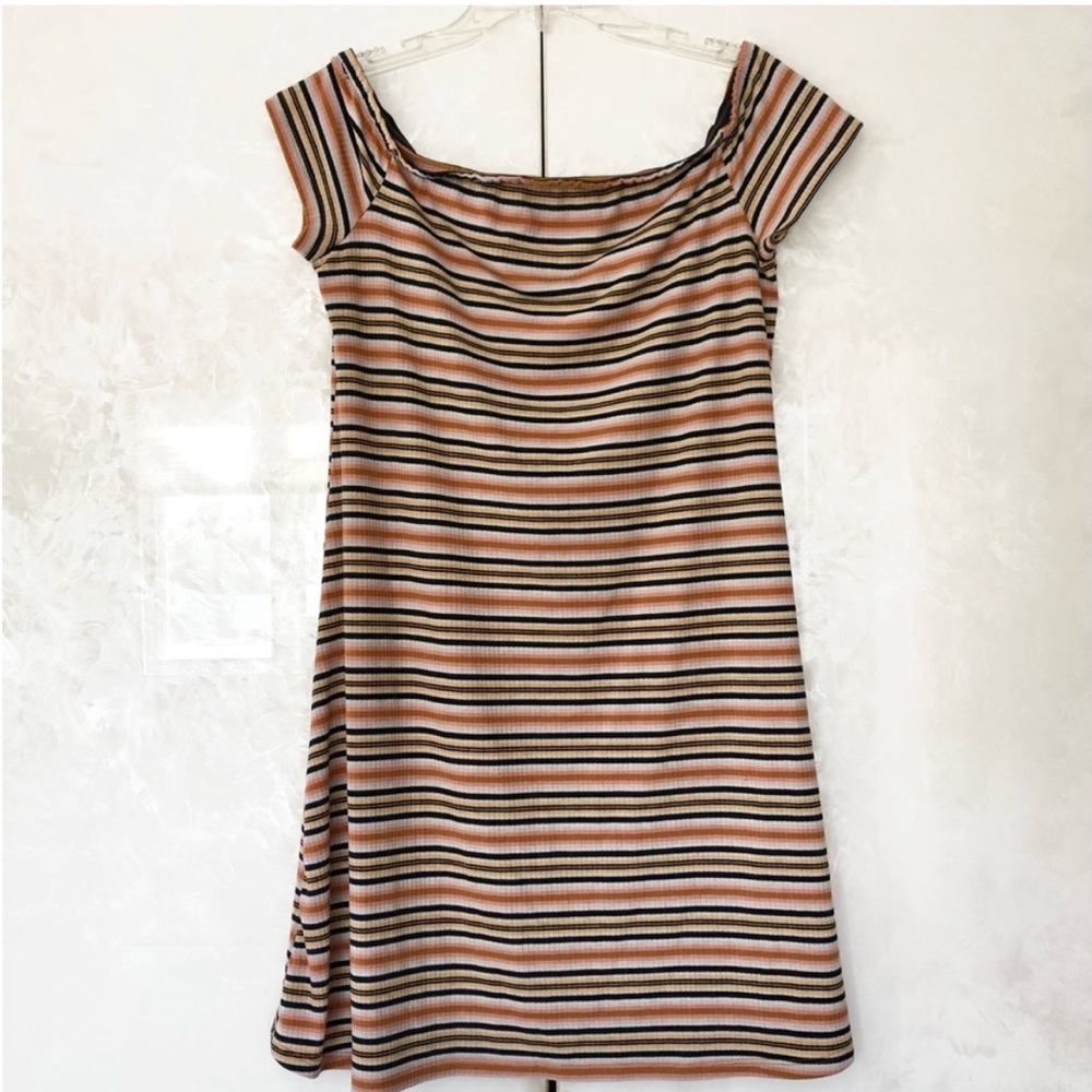 SO Off Shoulder Ribbed Dress